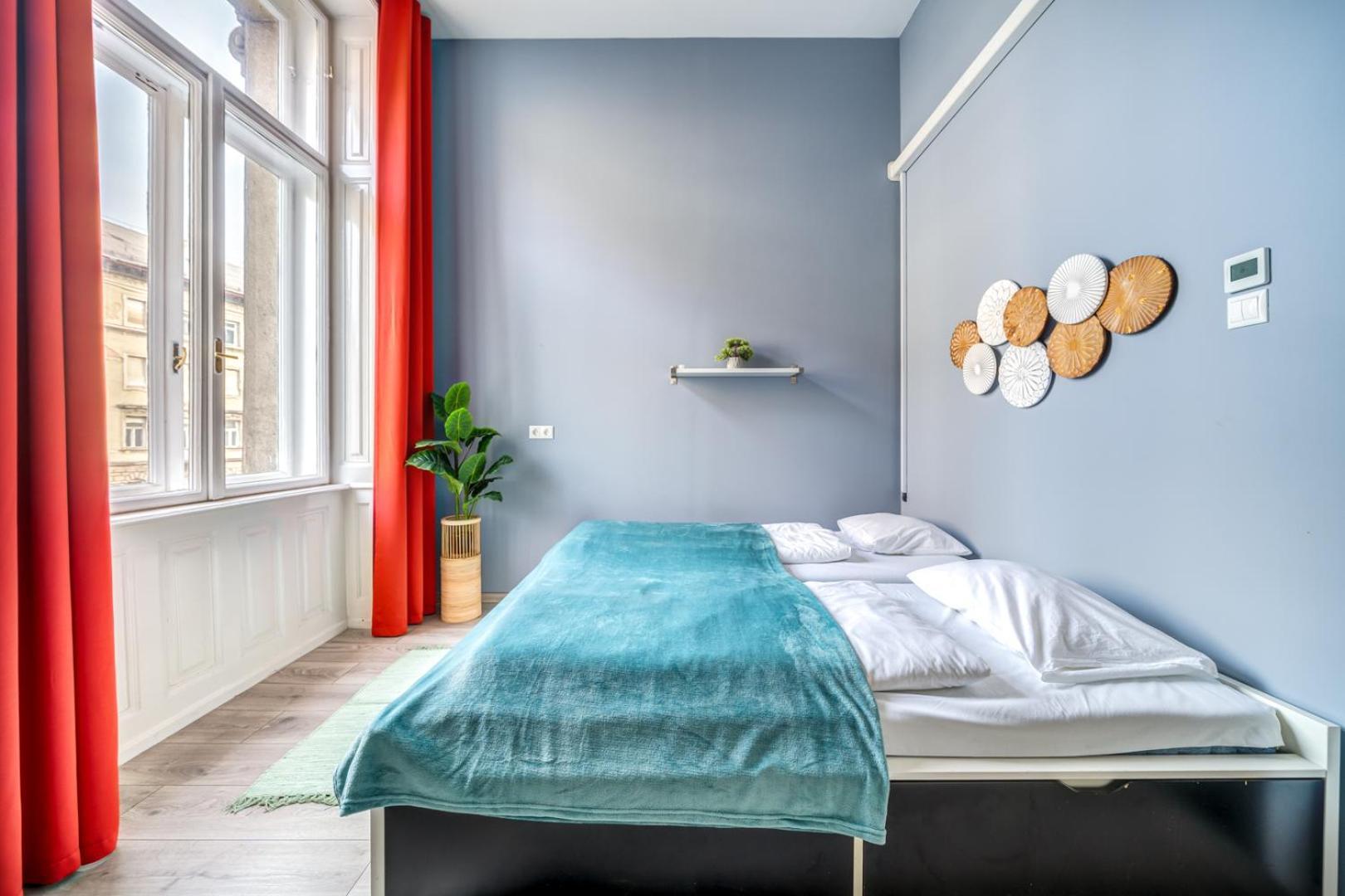 Downtown Delight - Erzsebet Blvd - 13 Ppl Apartment