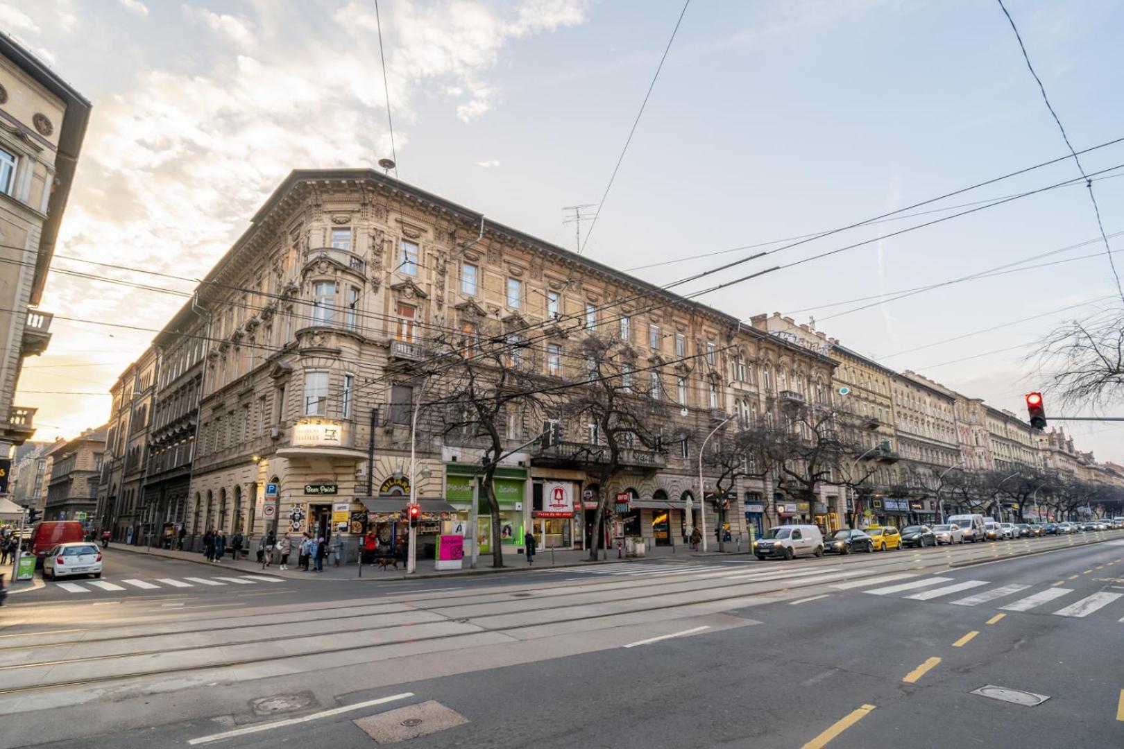 Downtown Delight - Erzsebet Blvd - 13 Ppl Appartement Budapest